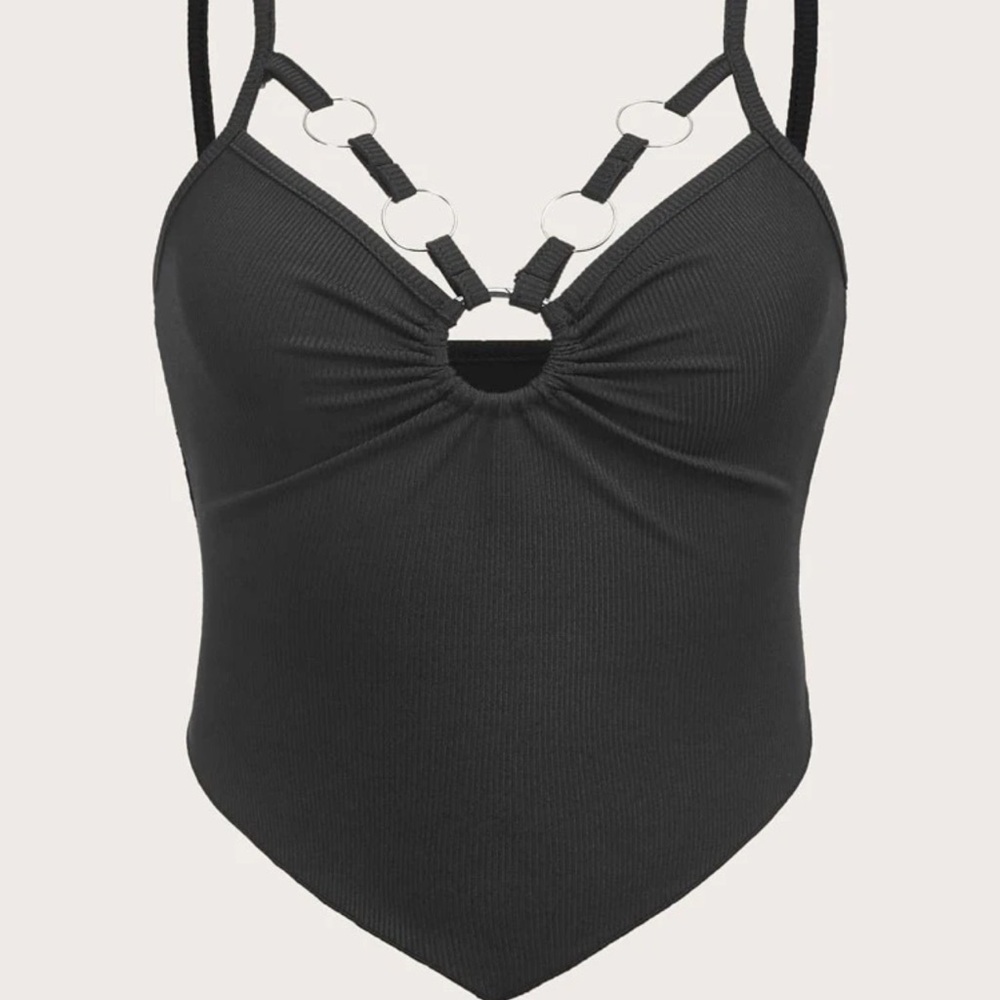 Black ring linked Cami crop top
